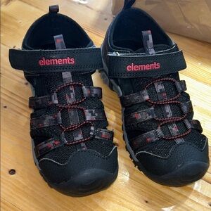 Element Black and Red Kids Sneakers size D1